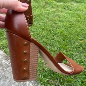 indigo rd. Chunky Brown Beautiful Studded Women’s 4” Ankle Buckle Heels - Sz 8.5